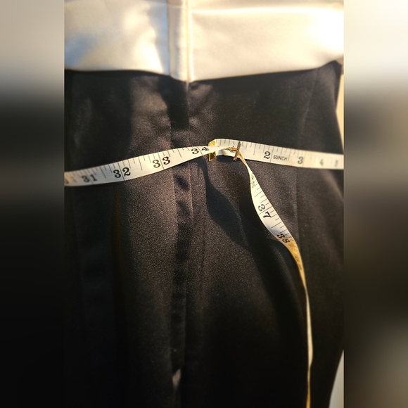 Black and White Strapless Dress. Size 12. Flare Hemline - Picture 5 of 8